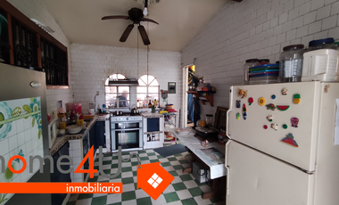 Se vende como terreno de ≈ 697 m²