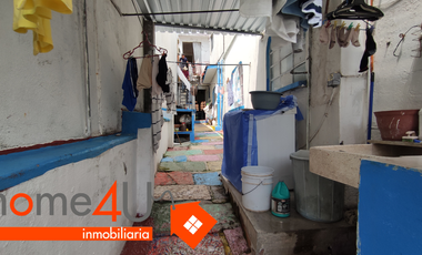 Se vende como terreno de ≈ 697 m²