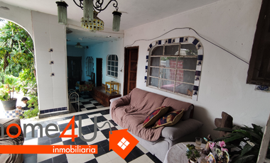 Se vende como terreno de ≈ 697 m²