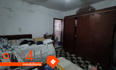 Se vende como terreno de ≈ 697 m²