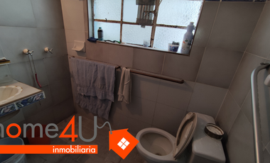 Se vende como terreno de ≈ 697 m²