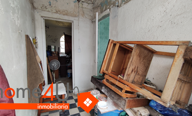 Se vende como terreno de ≈ 697 m²
