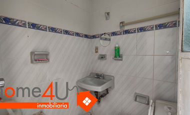 Se vende como terreno de ≈ 697 m²