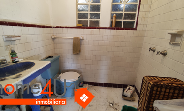 Se vende como terreno de ≈ 697 m²