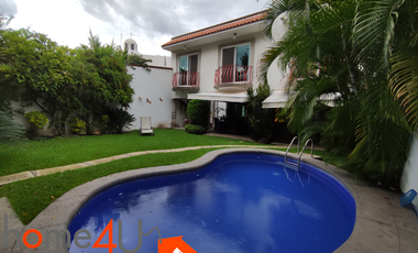 Casa con muebles de lujo, en residencial privado con acceso controlado y vigilancia.