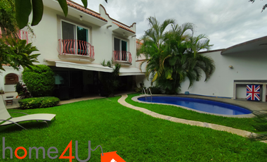 Casa con muebles de lujo, en residencial privado con acceso controlado y vigilancia.