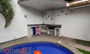 Casa con muebles de lujo, en residencial privado con acceso controlado y vigilancia.