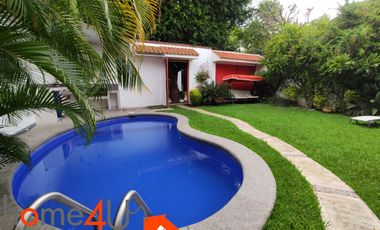 Casa con muebles de lujo, en residencial privado con acceso controlado y vigilancia.