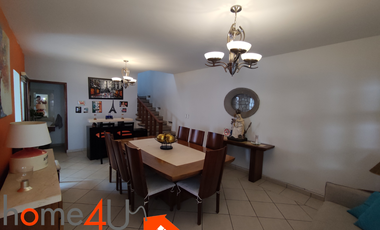 Casa con muebles de lujo, en residencial privado con acceso controlado y vigilancia.