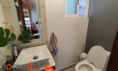 Casa con muebles de lujo, en residencial privado con acceso controlado y vigilancia.