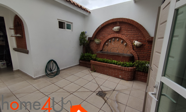 Casa con muebles de lujo, en residencial privado con acceso controlado y vigilancia.