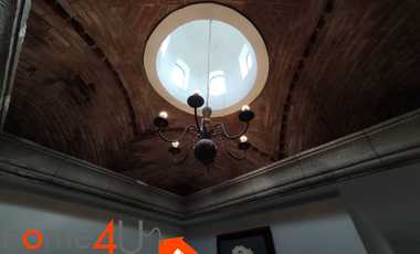 Casa con muebles de lujo, en residencial privado con acceso controlado y vigilancia.