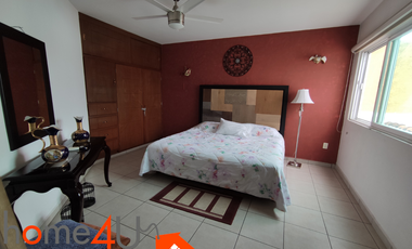 Casa con muebles de lujo, en residencial privado con acceso controlado y vigilancia.