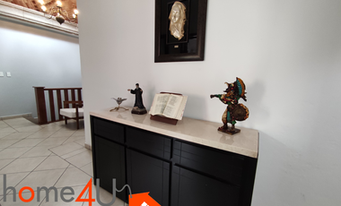 Casa con muebles de lujo, en residencial privado con acceso controlado y vigilancia.