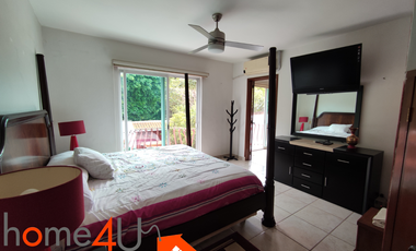 Casa con muebles de lujo, en residencial privado con acceso controlado y vigilancia.