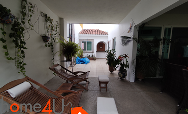 Casa con muebles de lujo, en residencial privado con acceso controlado y vigilancia.