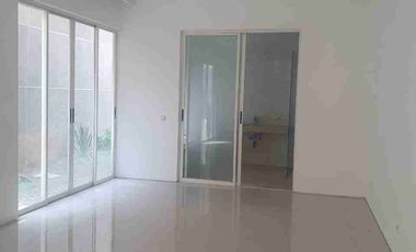 DiJual Cepat / Sewakan Rumah. bagus Dekat Mall Pakuwon Lokasi Graha Natura Surabaya Barat