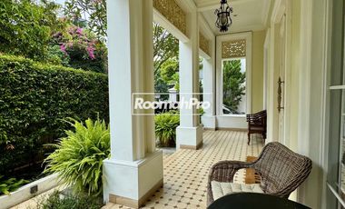 Rumah Mewah Secondary Desain Classic Colonial di Cipete Jakarta Selatan