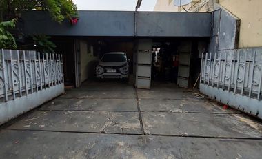 RUMAH LOKASI  STRATEGIS DI JAKARTA SELATAN MURAH HITUNG TANAH SAJA, SHM