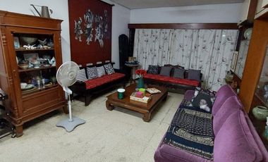 RUMAH LOKASI  STRATEGIS DI JAKARTA SELATAN MURAH HITUNG TANAH SAJA, SHM