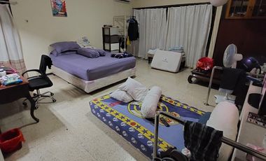 RUMAH LOKASI  STRATEGIS DI JAKARTA SELATAN MURAH HITUNG TANAH SAJA, SHM
