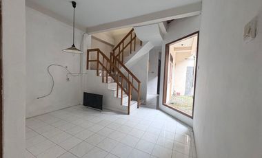 DISEWAKAN RUMAH 2 LANTAI ANTAPANI BELAKANG GRIYA