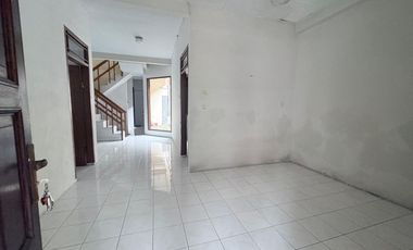 DISEWAKAN RUMAH 2 LANTAI ANTAPANI BELAKANG GRIYA