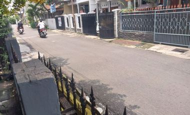 DISEWAKAN RUMAH 2 LANTAI ANTAPANI BELAKANG GRIYA