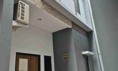 Di sewakan rumah baru di utan kayu jakarta timur