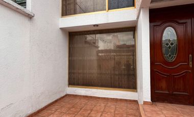 Se vende casa en Col. La Escalera, frente al Instituto Politécnico Nacional, Gustavo A. Madero