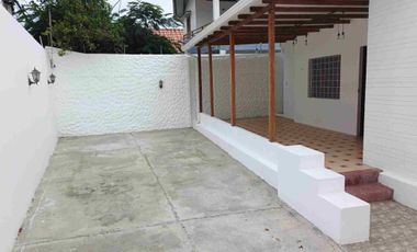 Alquilo casa amoblada de 3 habitaciones en Salinas detrás del hotel Barceló