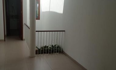 Rumah 2 Lantai Siap Huni Lokasi Strategis Dijual, Denpasar Utara