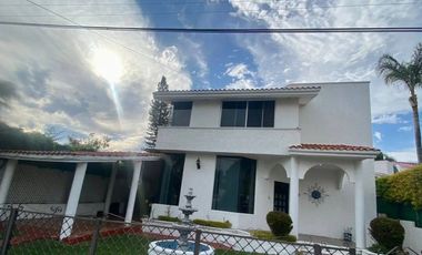 VENTA DE CASA EN AV TULIPANES FRACCIONAMIENTO  LOMAS DE COCOYOC MORELOS