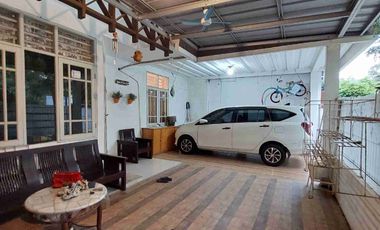 rumah disewakan di semanan 1 lt carport 2 depan taman furnish siap huni