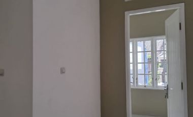 jual rumah rapi siap huni Griya loka BSD high ceiling