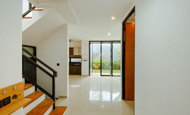 Rumah Kontemporer 2 Lantai Dekat Transmart Maguwoharjo