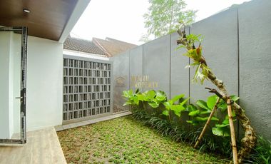 Rumah Kontemporer 2 Lantai Dekat Transmart Maguwoharjo