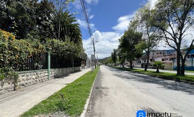 En arriendo casa en la Argelia junto a la avenida principal muy cerca a la universidad nacional de Loja