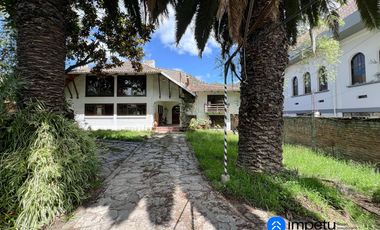 En arriendo casa en la Argelia junto a la avenida principal muy cerca a la universidad nacional de Loja