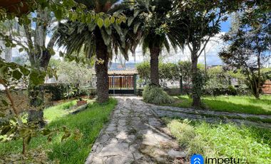 En arriendo casa en la Argelia junto a la avenida principal muy cerca a la universidad nacional de Loja