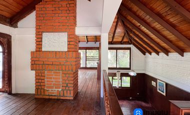 En arriendo casa en la Argelia junto a la avenida principal muy cerca a la universidad nacional de Loja