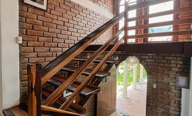 En arriendo casa en la Argelia junto a la avenida principal muy cerca a la universidad nacional de Loja