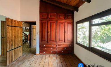 En arriendo casa en la Argelia junto a la avenida principal muy cerca a la universidad nacional de Loja