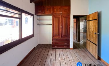 En arriendo casa en la Argelia junto a la avenida principal muy cerca a la universidad nacional de Loja