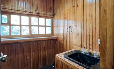 En arriendo casa en la Argelia junto a la avenida principal muy cerca a la universidad nacional de Loja