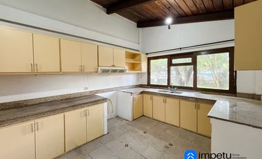 En arriendo casa en la Argelia junto a la avenida principal muy cerca a la universidad nacional de Loja