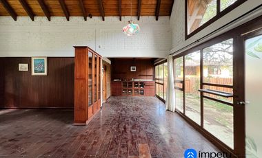 En arriendo casa en la Argelia junto a la avenida principal muy cerca a la universidad nacional de Loja