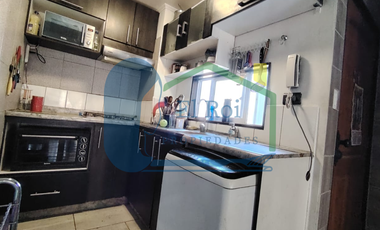 CASA DE DOS PISOS EN RECINTO CERRADO