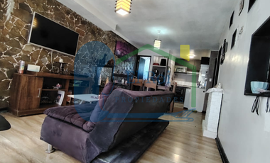 CASA DE DOS PISOS EN RECINTO CERRADO