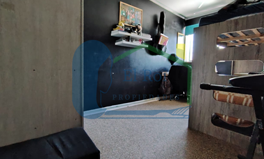 CASA DE DOS PISOS EN RECINTO CERRADO